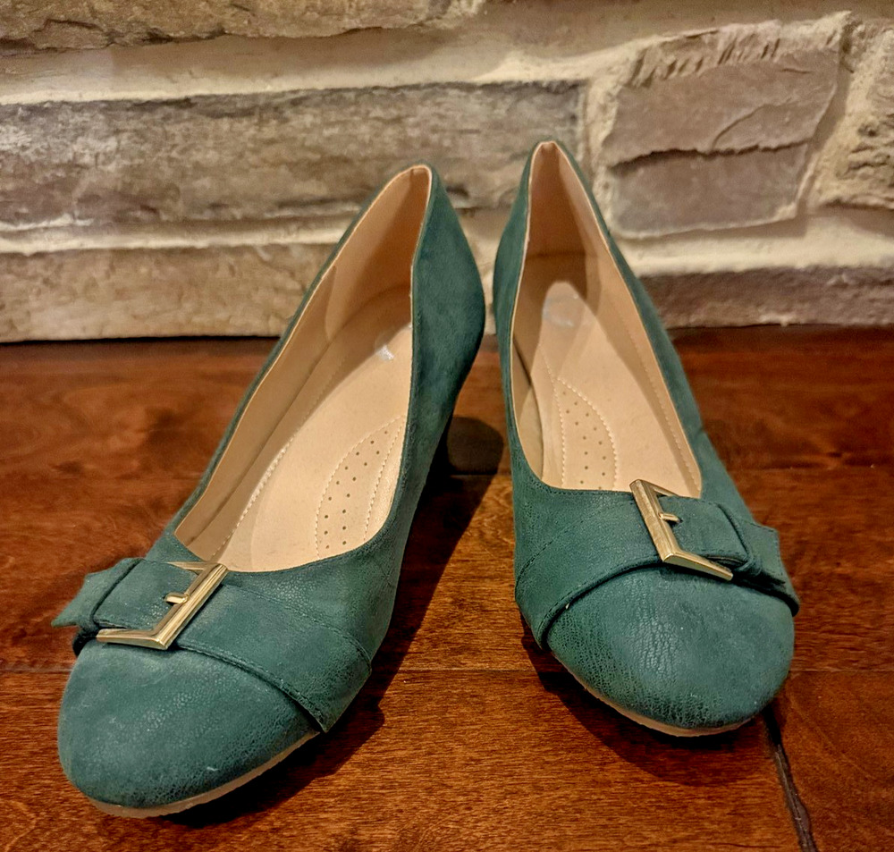 Womens Size 10 Green Faux Suede Wedge Pumps Gold Buckle Round Toe Colorful NWOT